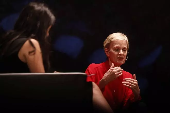 Siri Hustvedt inaugura Cosmopoética: "La literatura es la magia de poder leer más allá de lo obvio"