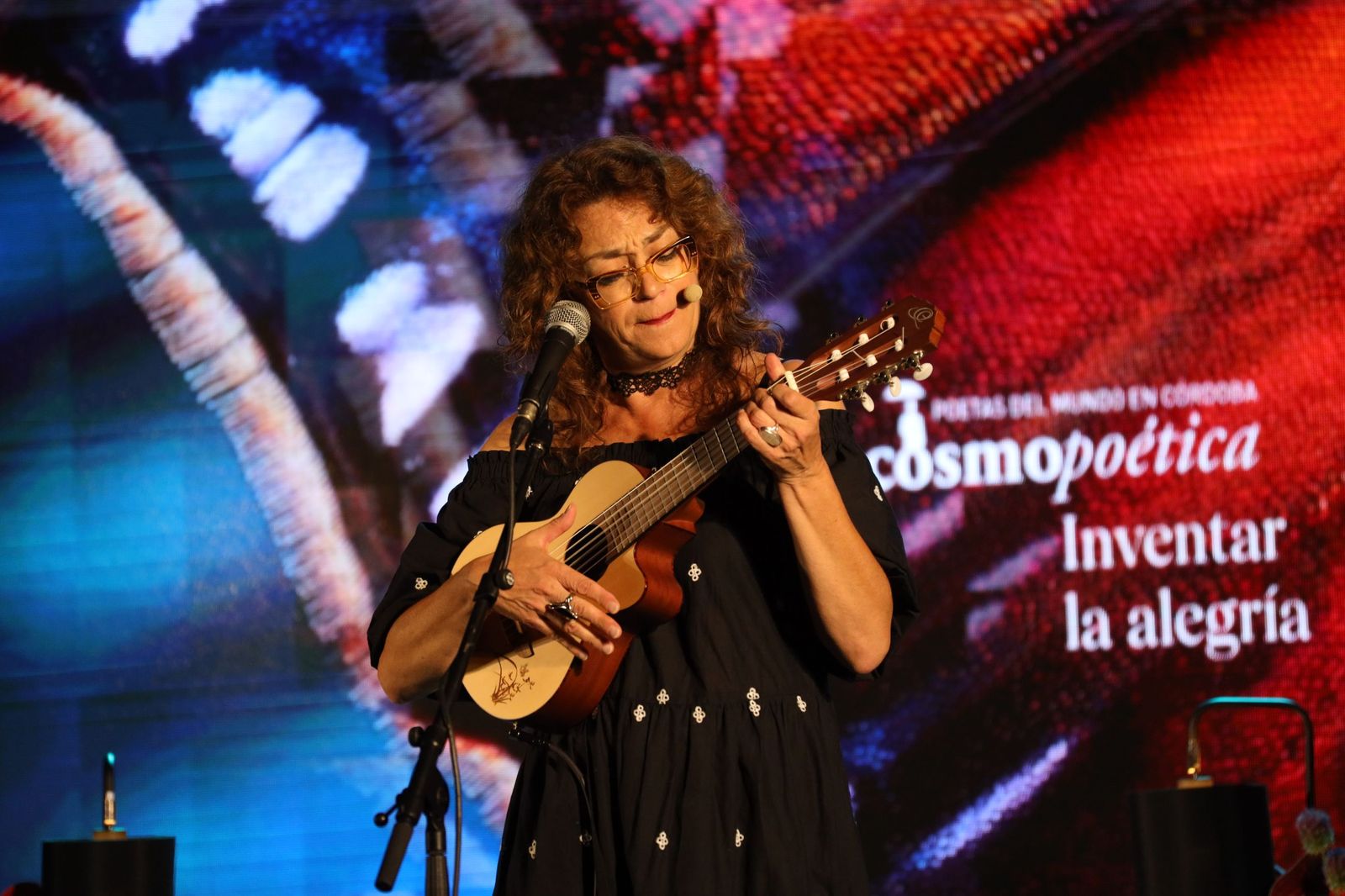 Carmen París, durante su intervención en Cosmopoética 2026.